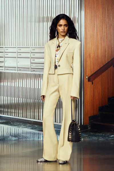 Look 10